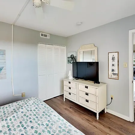 Lighthouse Point 20A-2